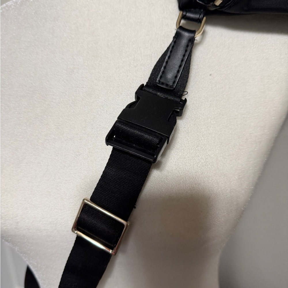 Kate Spade Small Crossbody/ Fanny Pack Bag - Picture 3 of 3